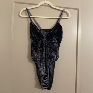 NWT Misguided velvet gray bodysuit size 4